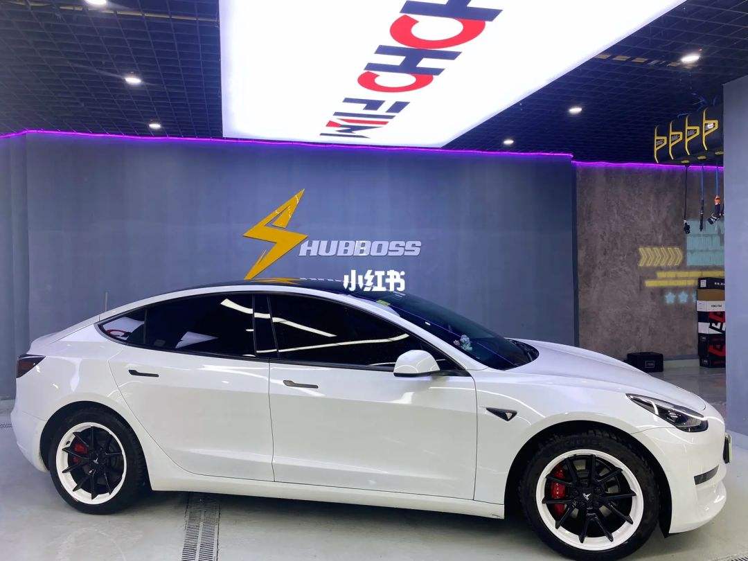 model3黑轮毂红卡钳 特斯拉model3银色轮毂配什么颜色卡钳