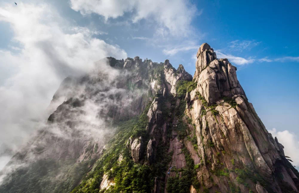 为什么黄山归来不看岳呢 黄山归来不看岳是指哪个地方