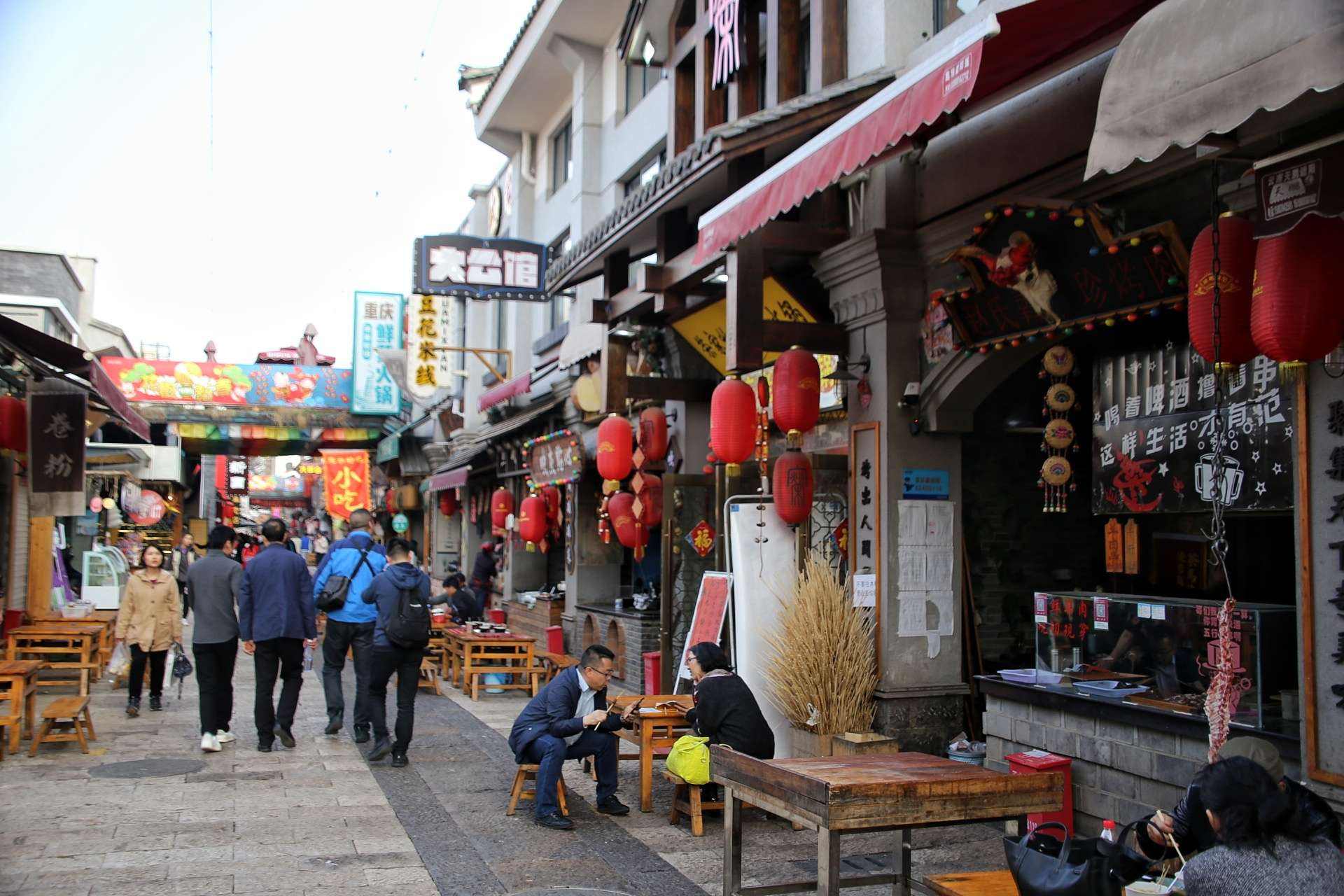 黄山特色美食一条街 黄山风景区附近小吃一条街